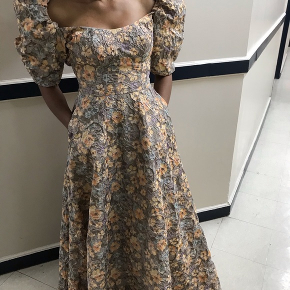 Formal gown - Picture 2 of 4